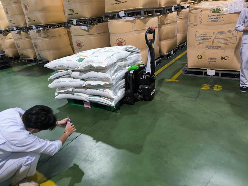 Pin lithium thường bền hơn ắc quy chì axit nhờ mật độ năng lượng cao, khả