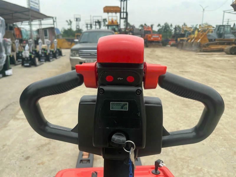 Phù hợp cho thao tác lên xuống xe tải thùng, trung chuyển pallet và xếp dỡ